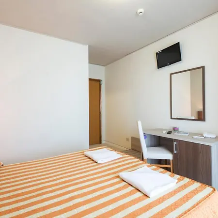 Columbus 3*